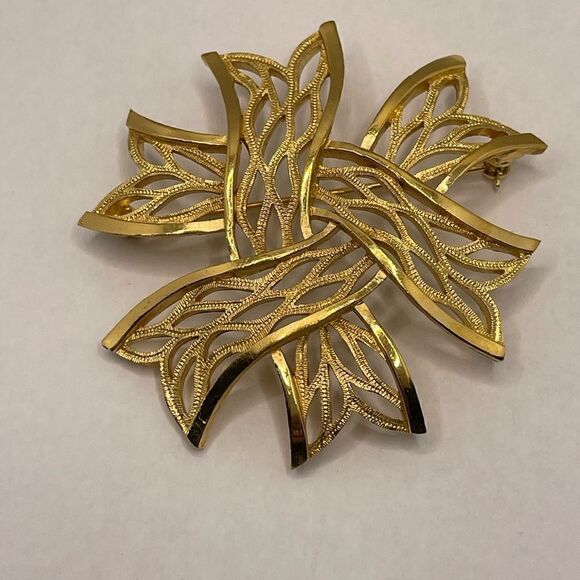 Vintage crown trifari brooch - Picture 7 of 11